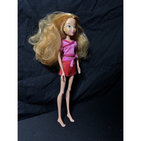 Winx Club Flora Doll by Jakks Pacific Everyday Wear Outfit - Picture 4 of 9